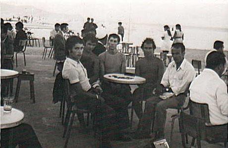 من اليمين عثمان إدريس الدكتور التوزاني بوطاهر   27/09/1971   في أمسية من أماسي مرتيل ولم يبق لإدريس إلا أيام معدودة للالتحاق بعمله الجديد في الفقيه بن صالح، الدخول المدرسي يوم 01 أكتوبر 1971