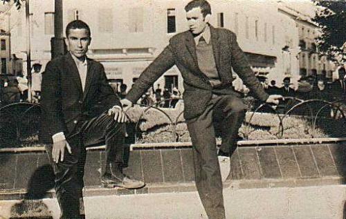 إدريس مع الصديق شاطو في ساحة مولاي المهدي   22 ماي 1967