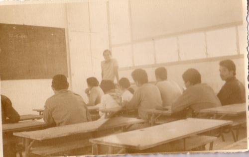 إدريس مع تلاميذه في ثانوية الكندي بالفقيه بن صالح   24 ماي 1972